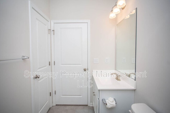 Building Photo - 13 Verona Ln