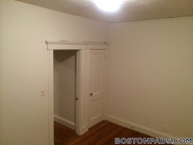 Building Photo - 231 Park Dr