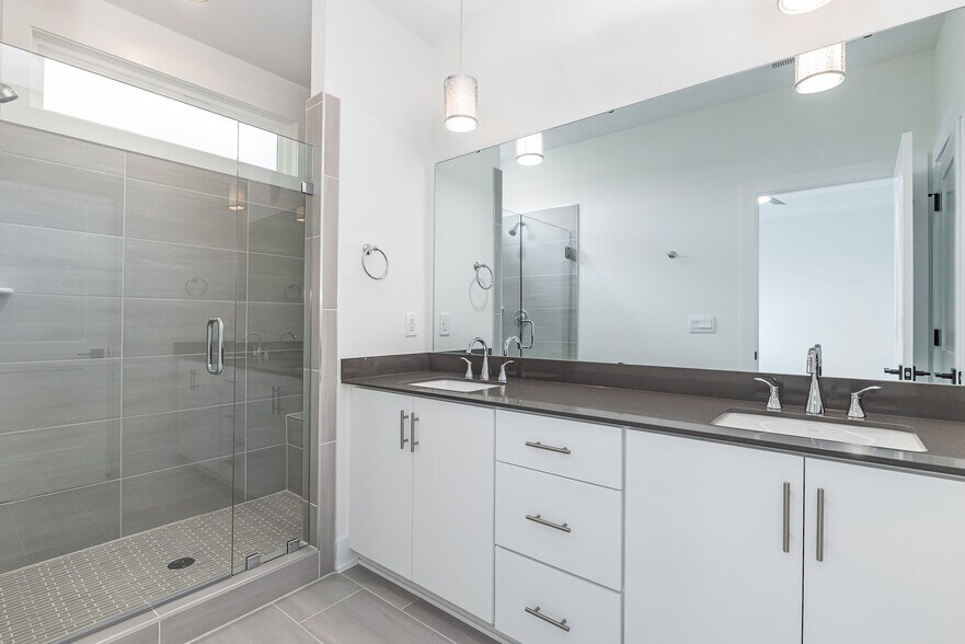 Primary Bathroom - 514 Billingshurst Way