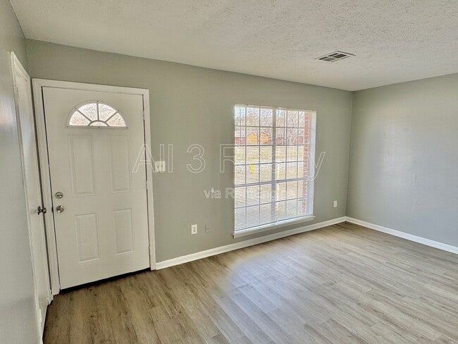 Building Photo - 3022 Montwood Dr