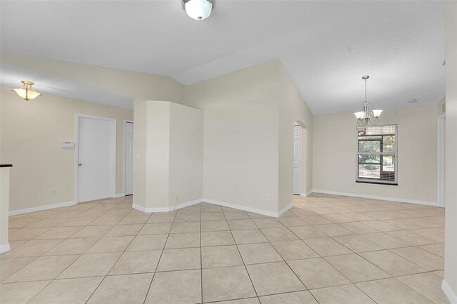 Building Photo - 1332 SW Granville Ave