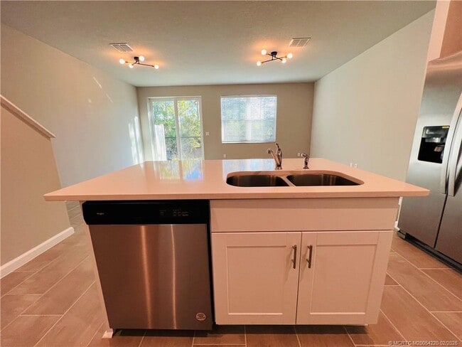 Building Photo - 3913 SE Mentmore Ln