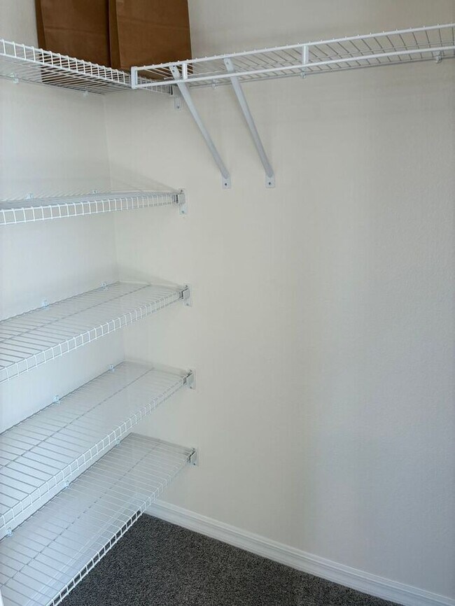 Building Photo - 3 Bedroom, 2.5 Bath Townhome