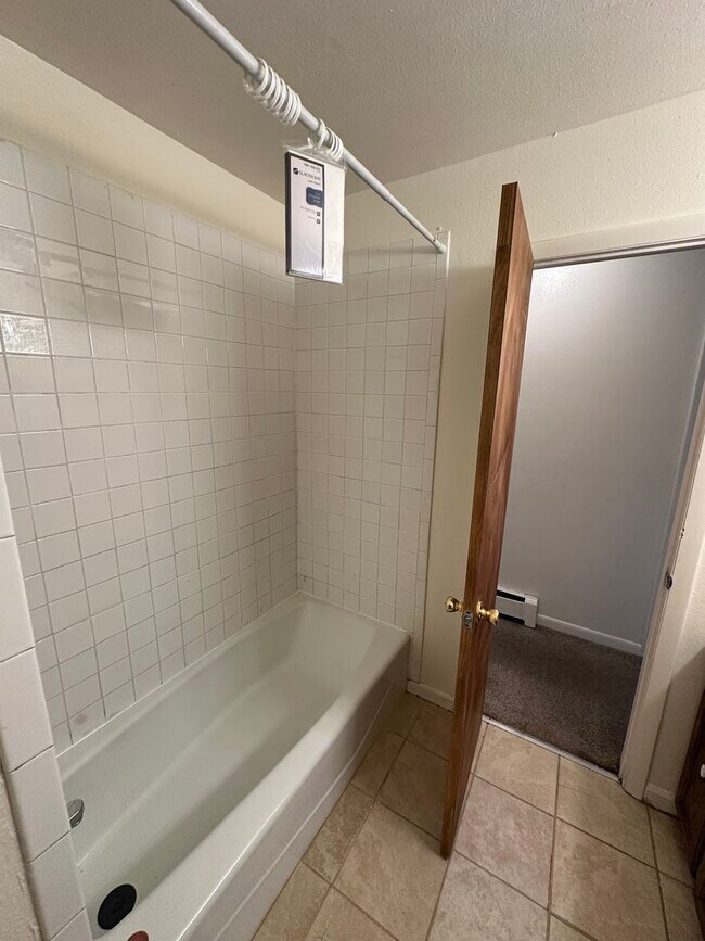 Building Photo - EM1304