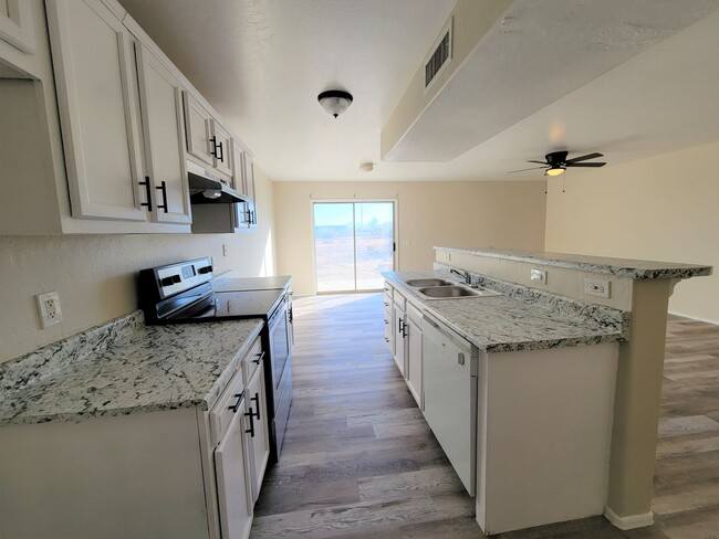 Building Photo - 3 BEDROOM 2 BATH 2 STORY HOME 4 PLEX END  UNIT A FREE RENT OAC