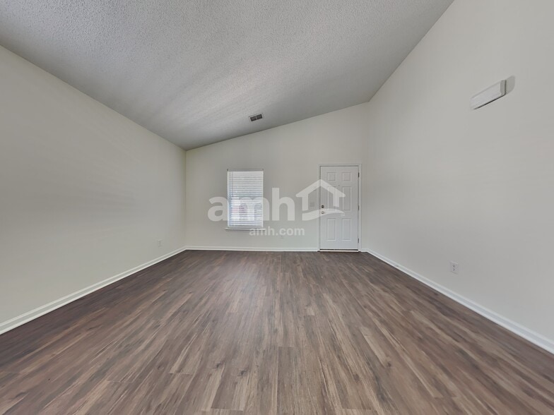 Building Photo - 114 Blue Jasmine Ln