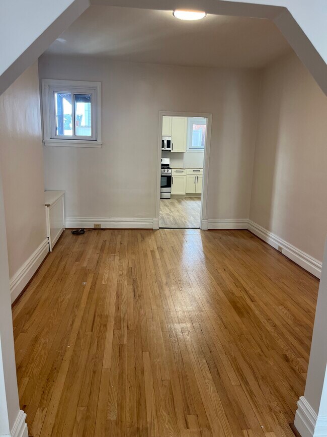 Building Photo - 457 Cedarville St