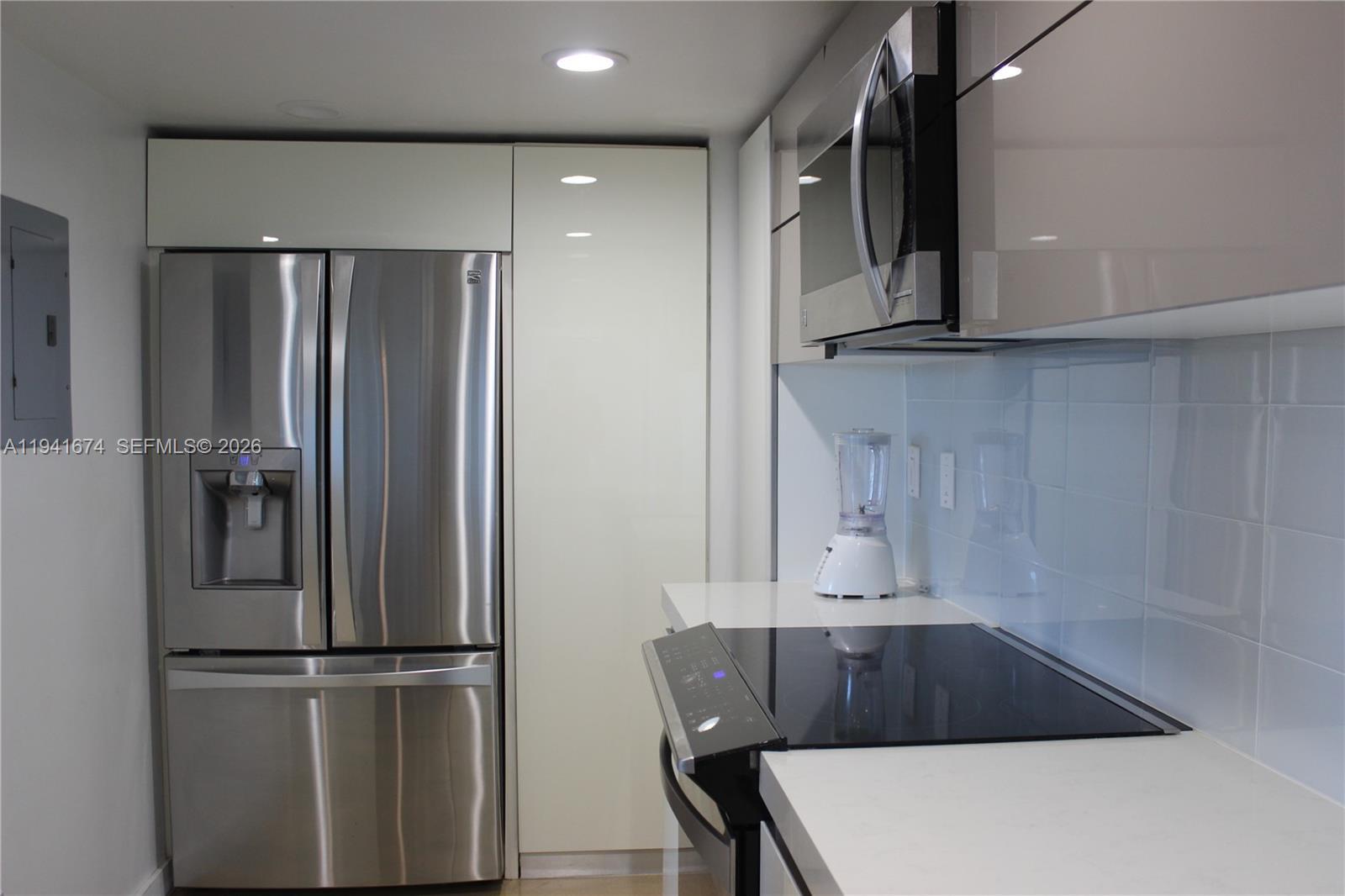 Building Photo - 650 West Ave