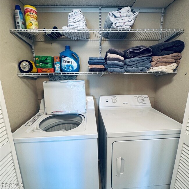 Building Photo - 2264 Winkler Ave