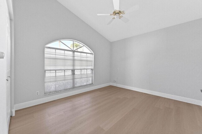 Building Photo - 14066 Glenlyon Ct