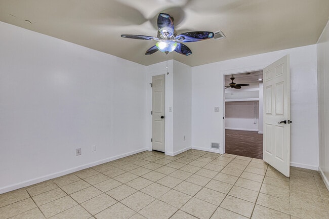 Building Photo - 8613 Kingsway Dr