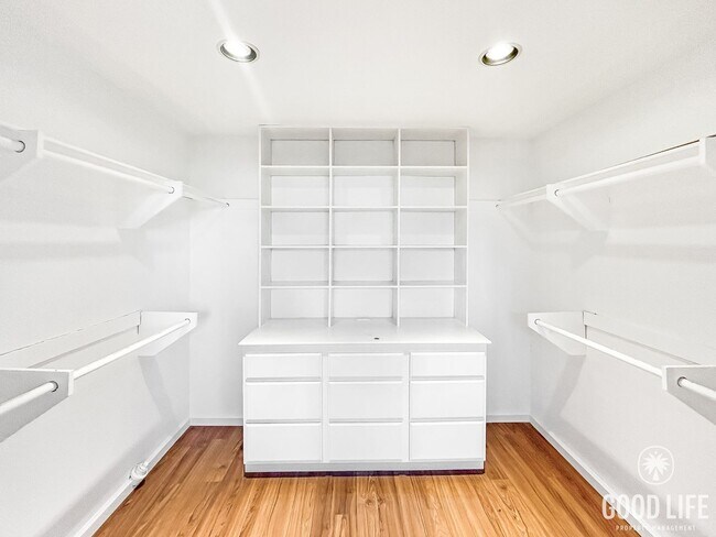 Building Photo - Beautiful 3BD/2BA W/ Private Pool, Garage, and A/C in Ocean Beach!