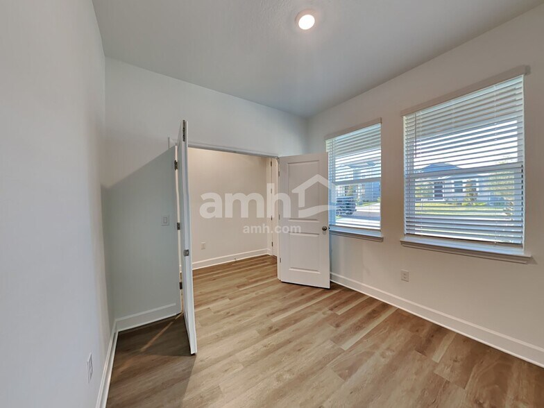 Building Photo - 37854 Dusty Saddle Ln