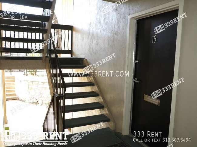 Building Photo - Look! ONLY $500 DEPOSIT! You'll love the p...