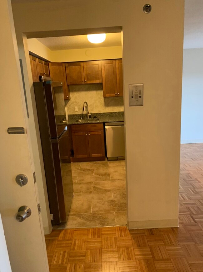 Building Photo - 1025 Hancock St