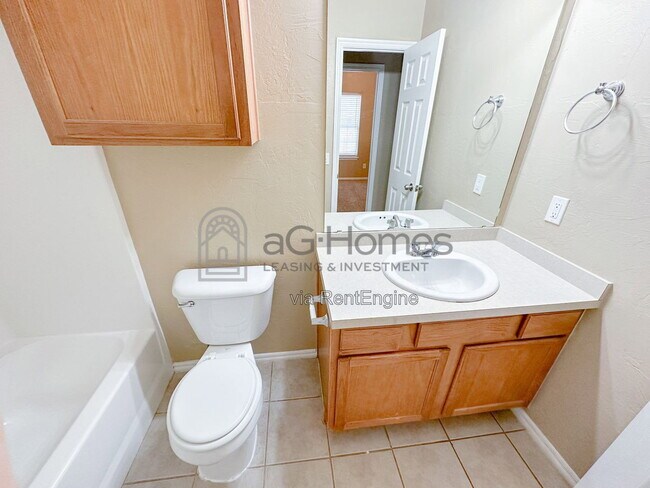 Building Photo - 5925 SE 69th St