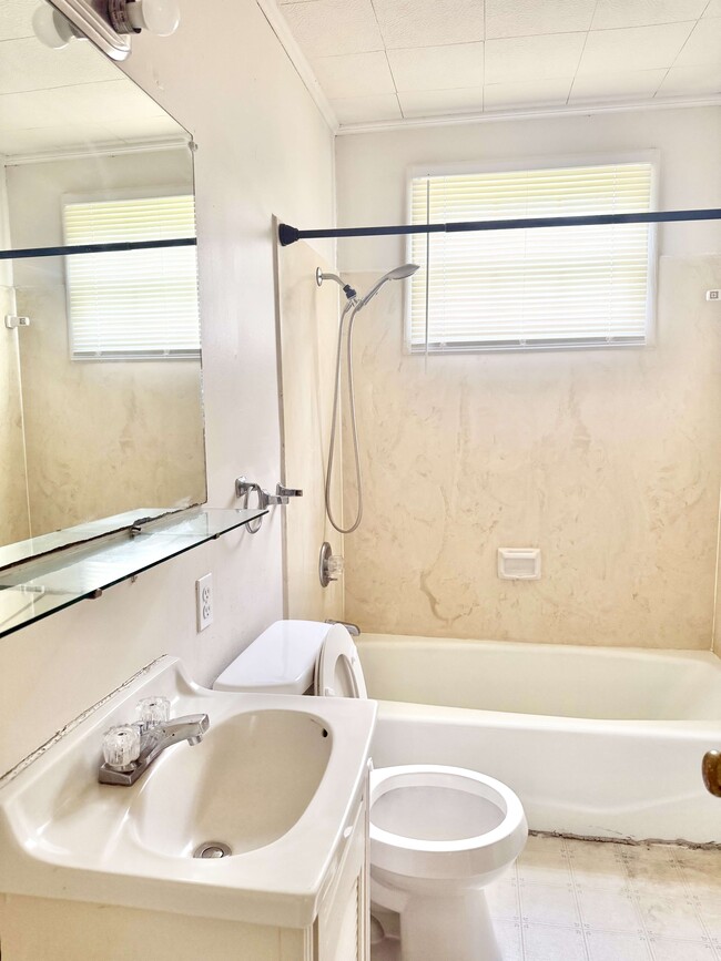 Building Photo - 10363 White Oak Dr