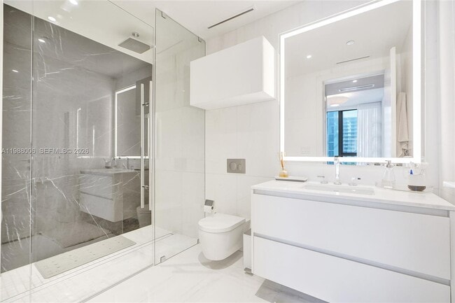 Building Photo - 300 Biscayne Blvd Way