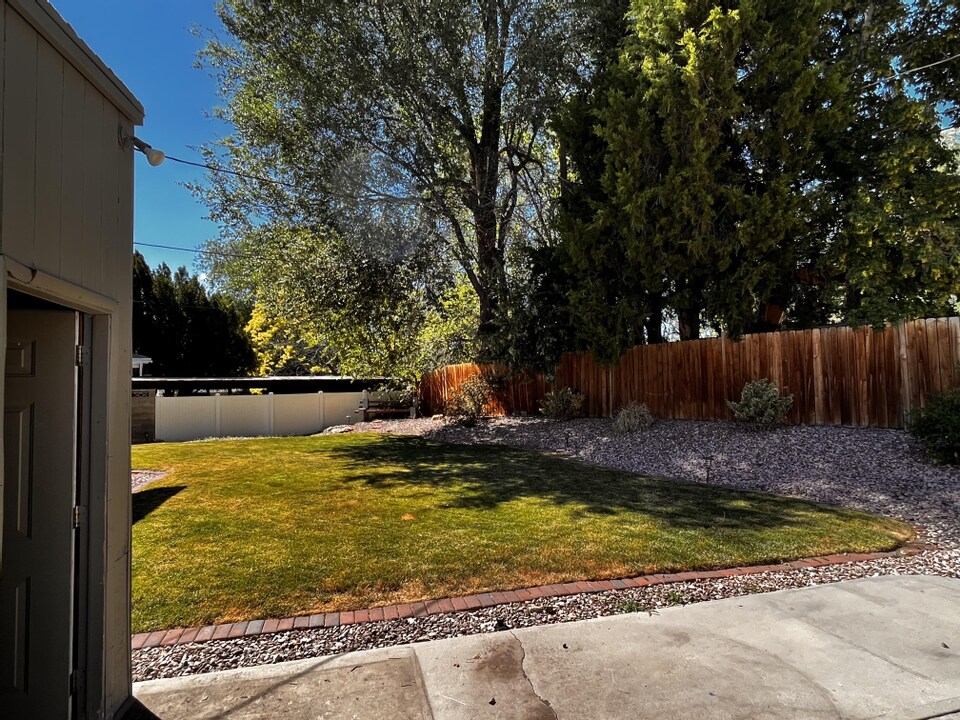 Building Photo - 1547 E Lanebrook Ln
