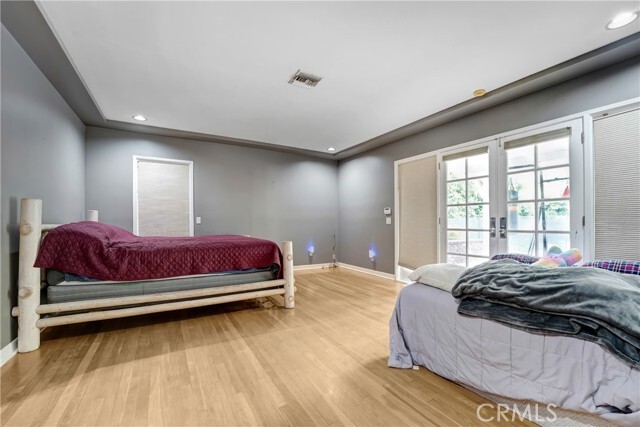 Building Photo - 10915 White Oak Ave