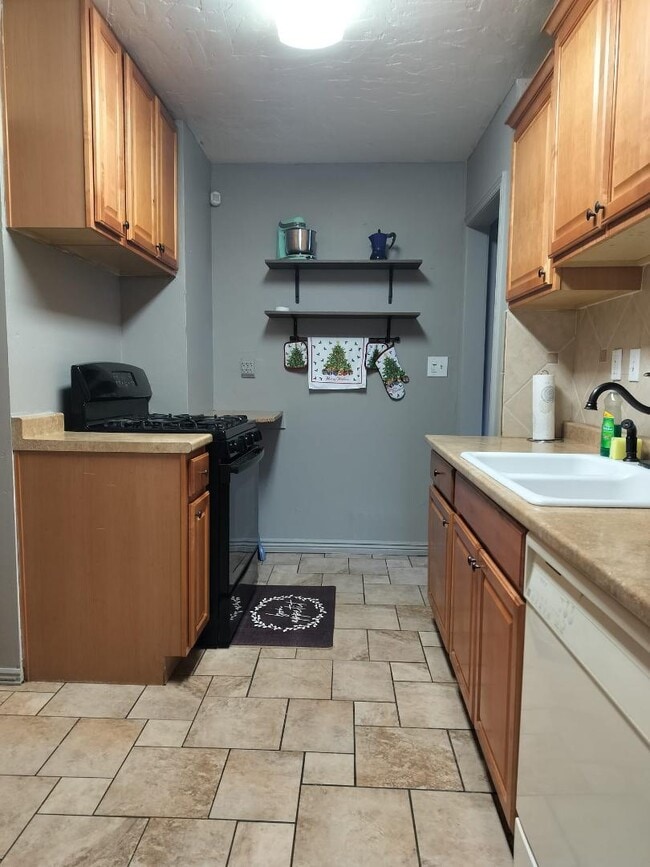 Building Photo - 519 Utah Ave