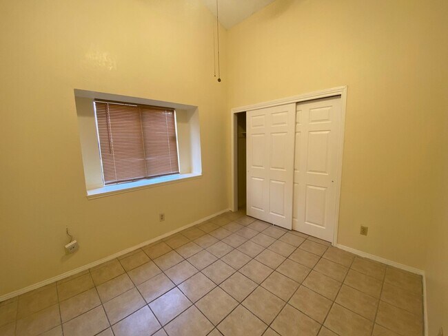 Building Photo - EASTSIDE HOME FOR RENT