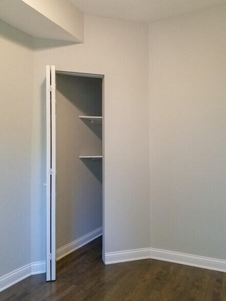 Building Photo - 2730 N Wayne Ave