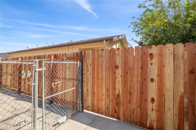 Building Photo - 14815 Country Ln