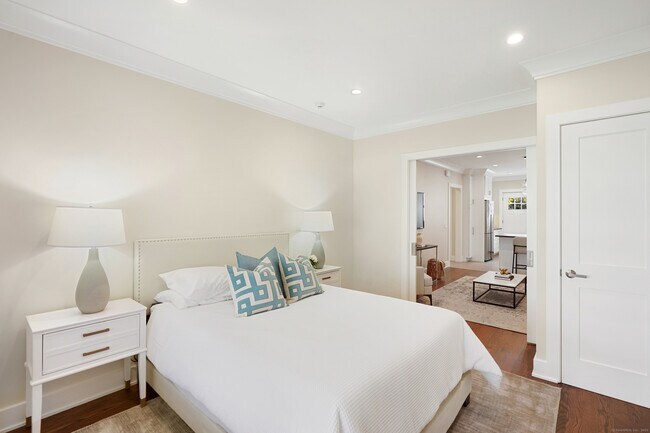 Building Photo - 31 East Ave