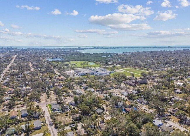 Building Photo - Housing Voucher Accepted: Charming 4-Bedro...