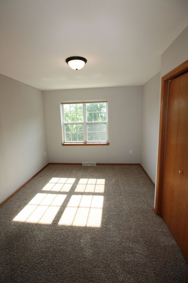 Building Photo - 4231 Owl Creek Dr