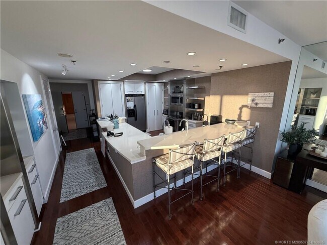 Building Photo - 9960 S Ocean Dr