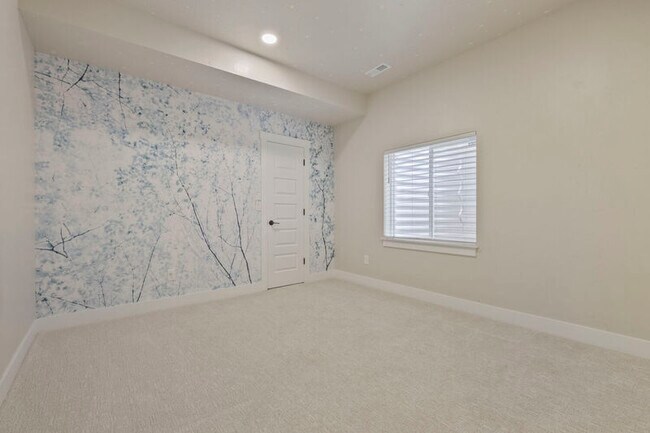 Building Photo - 5839 Yancey Dr