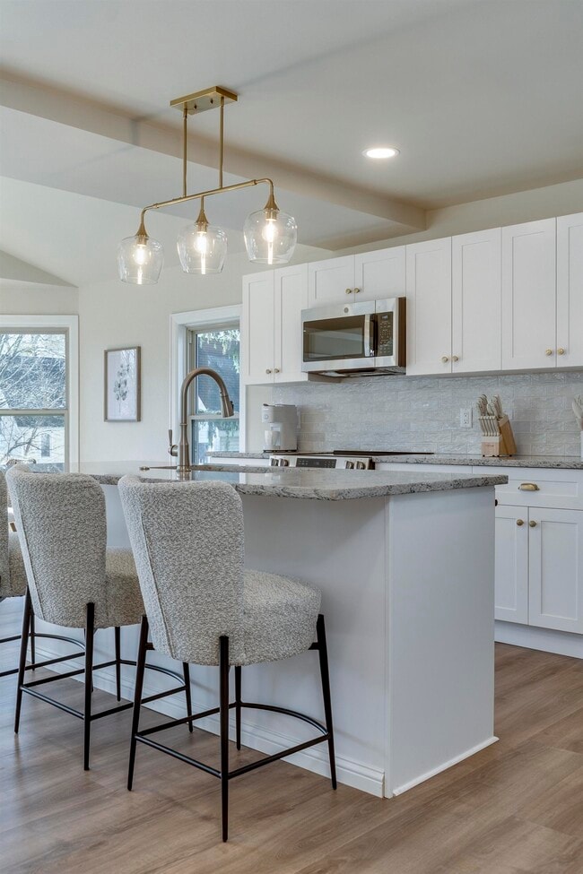 Building Photo - 7223 University Ave