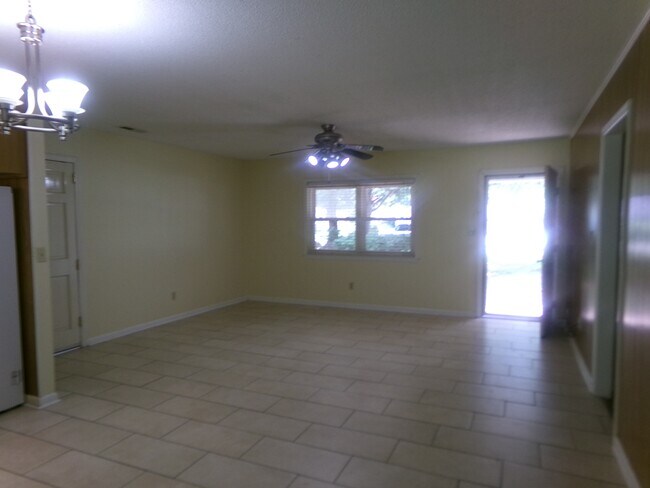 Building Photo - 804 44th Ave N