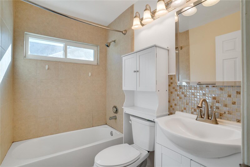 Building Photo - 1410 Club Dr