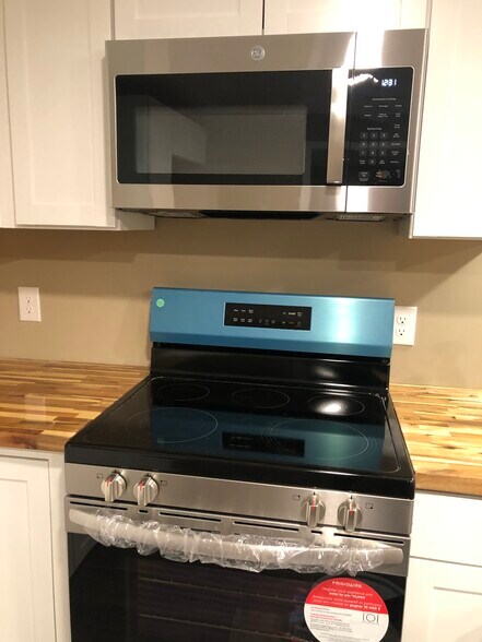 Building Photo - 355 S Hokendauqua Dr