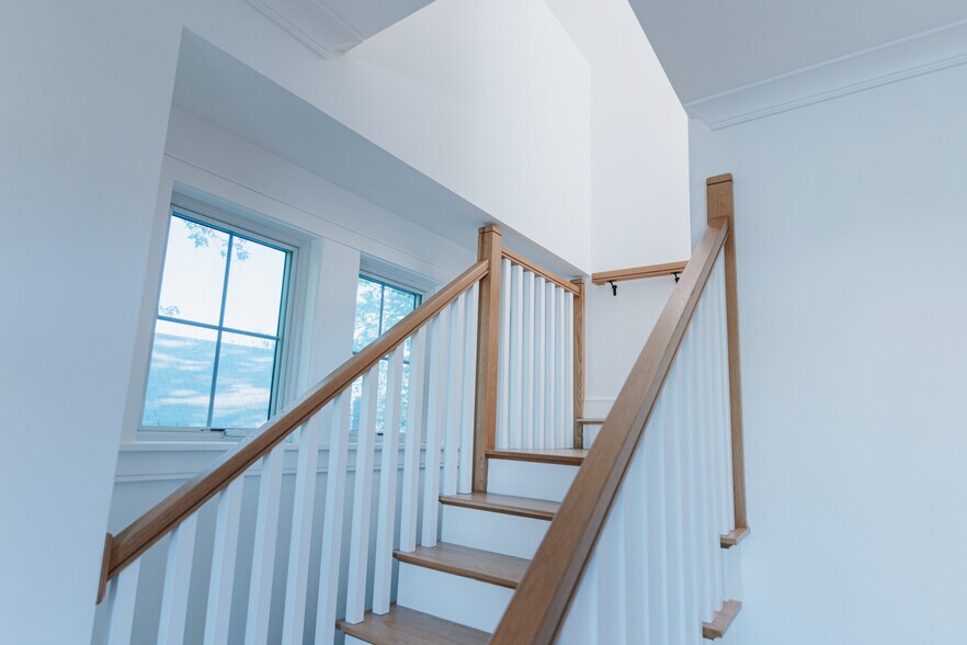 Building Photo - 5 Thurston St