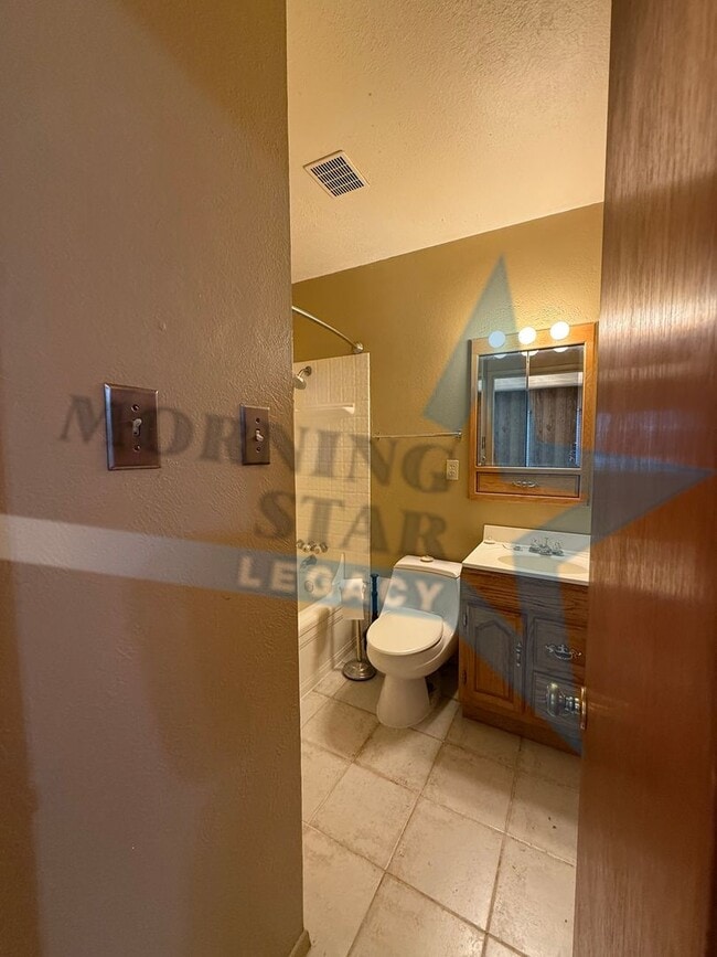 Building Photo - Cute 3-Bedroom with Large Backyard!