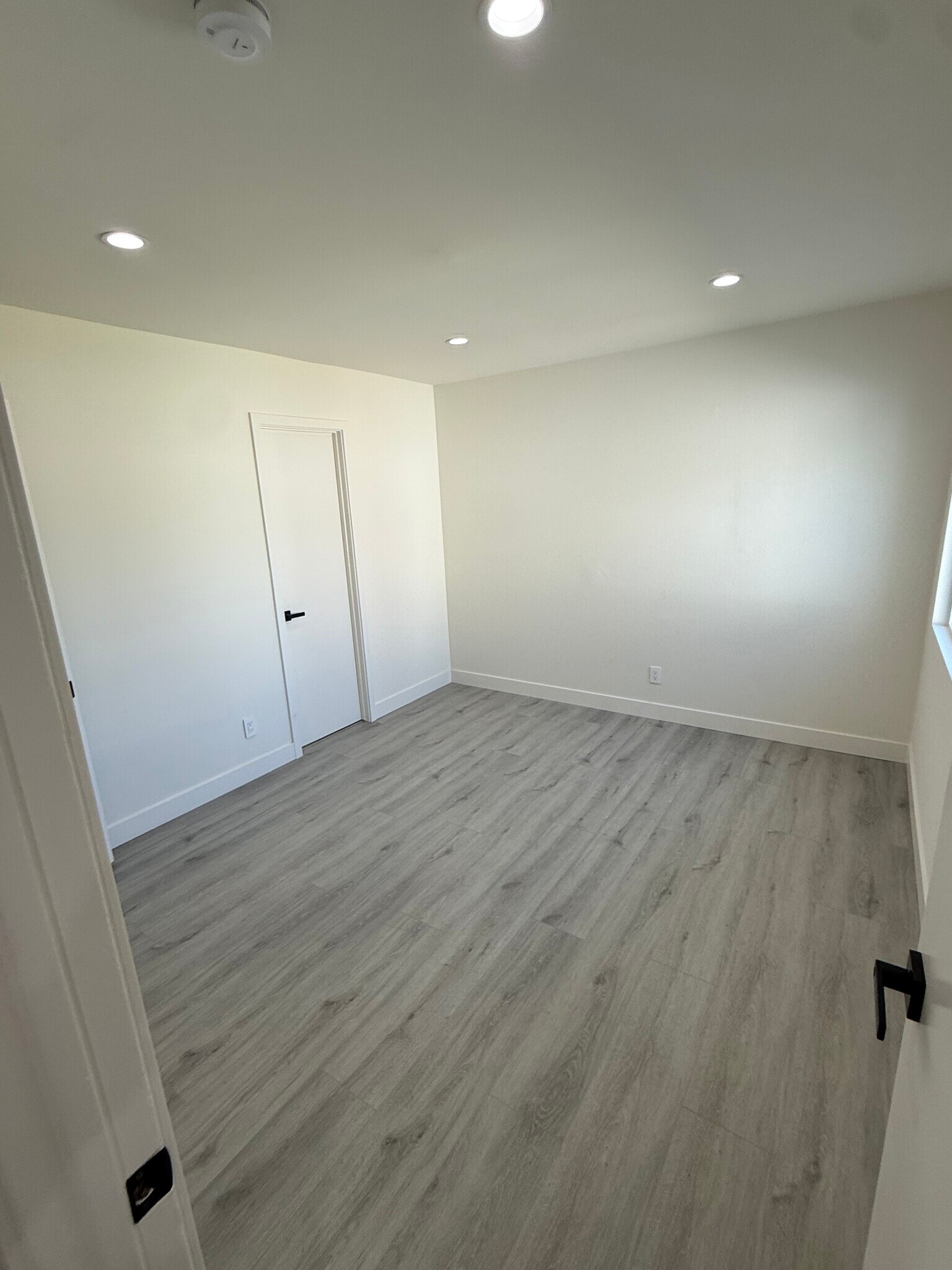 Building Photo - 6650 Sale Ave