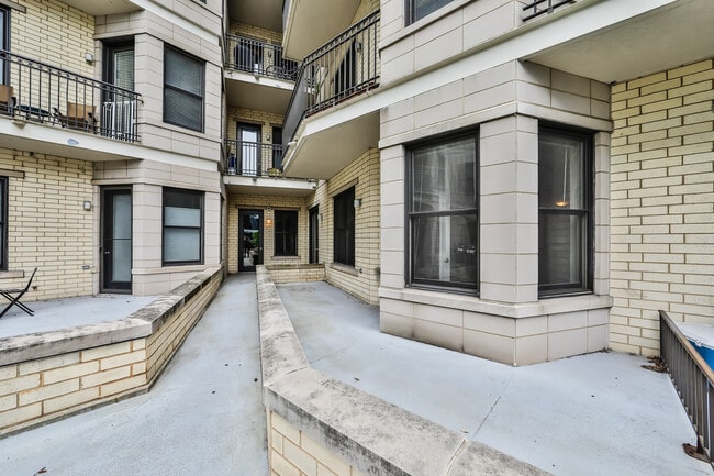 Building Photo - 520 N Halsted St