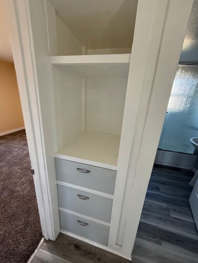 Building Photo - Beautifully Renovated 2-Bedroom Home – Mod...