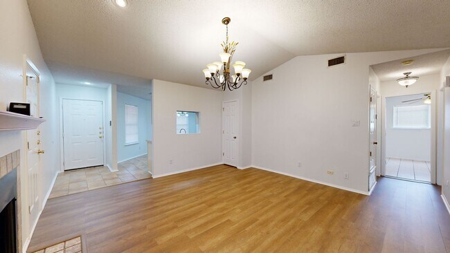 Building Photo - 2208 Cooke Dr