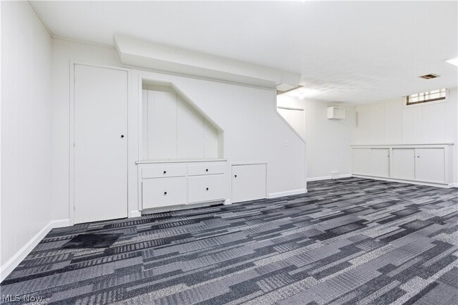 Building Photo - 2056 Laurel Hill Dr
