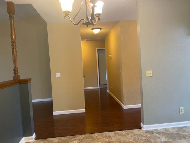 Building Photo - Nice well cared for home in desirable Edge...