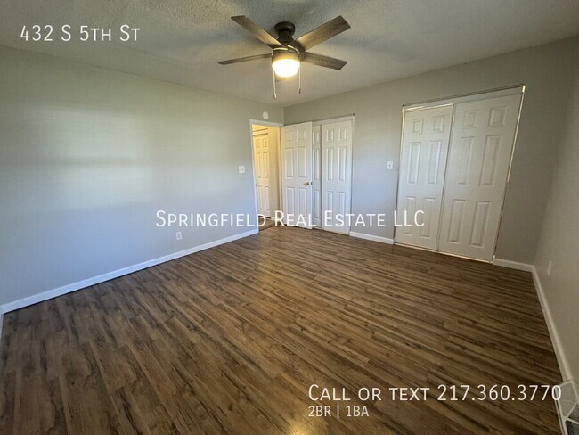 Building Photo - 432 S 5th St