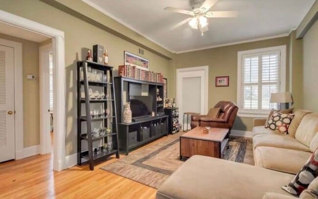 Building Photo - Gorgeous condo located in Summerville Clos...