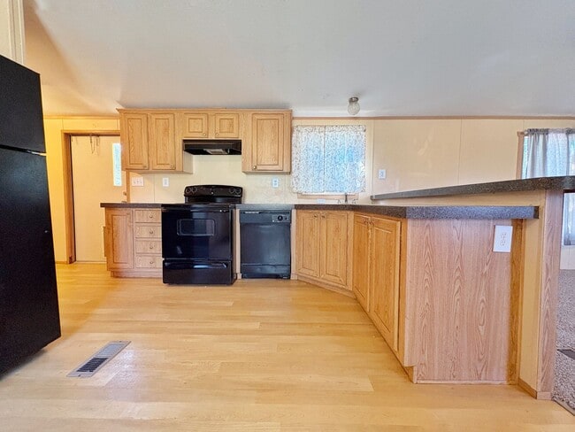 Building Photo - Very Cute 2/2 With Lake Access and Ammenities