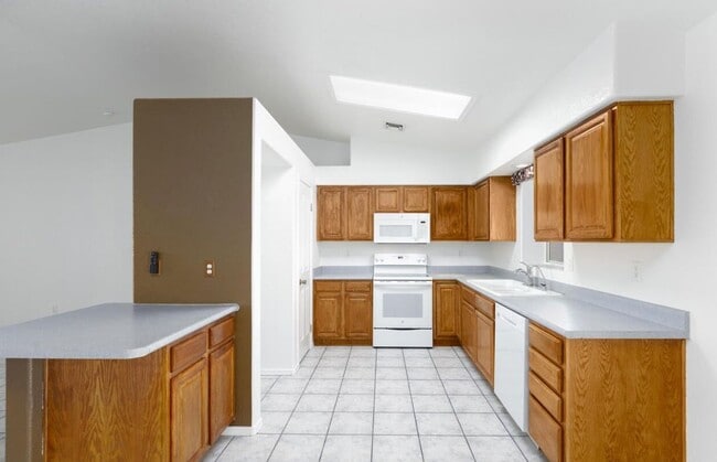 Building Photo - 3 Bedroom - 2 Bath Pool Home