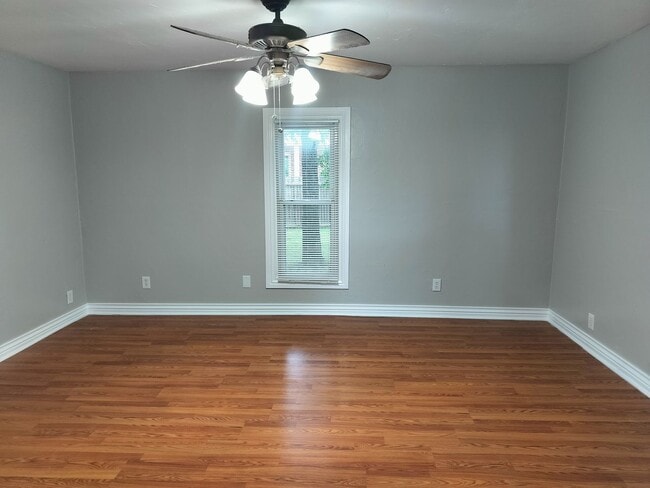 Building Photo - 4 bed 2 bath house in Edmond, OK next to UCO campus